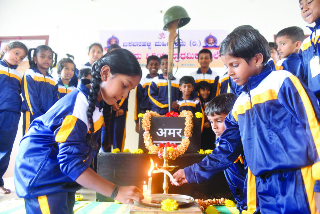 India Honors Kargil Heroes: A Tribute on Vijay Diwas