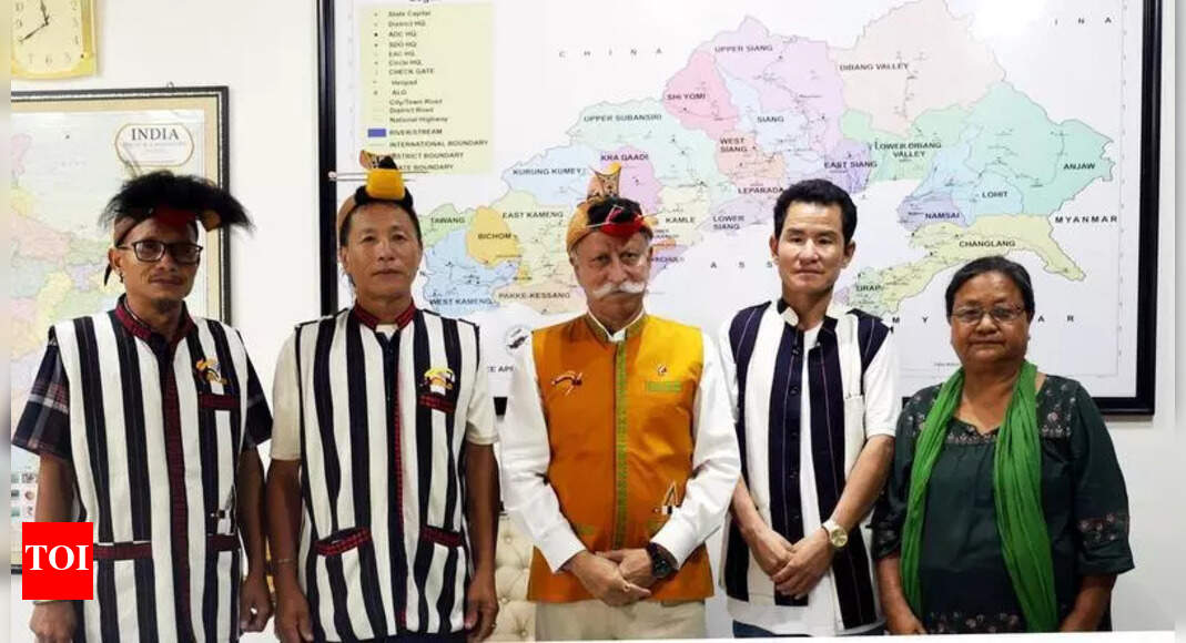 Strengthening Roots: Guv Parnaik Inspires Priests to Unite Heritage and Progress