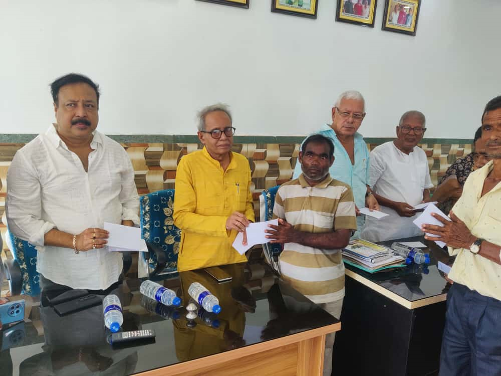 Gourangachandra-Shefali Das Supports Struggling Newspaper Hawkers