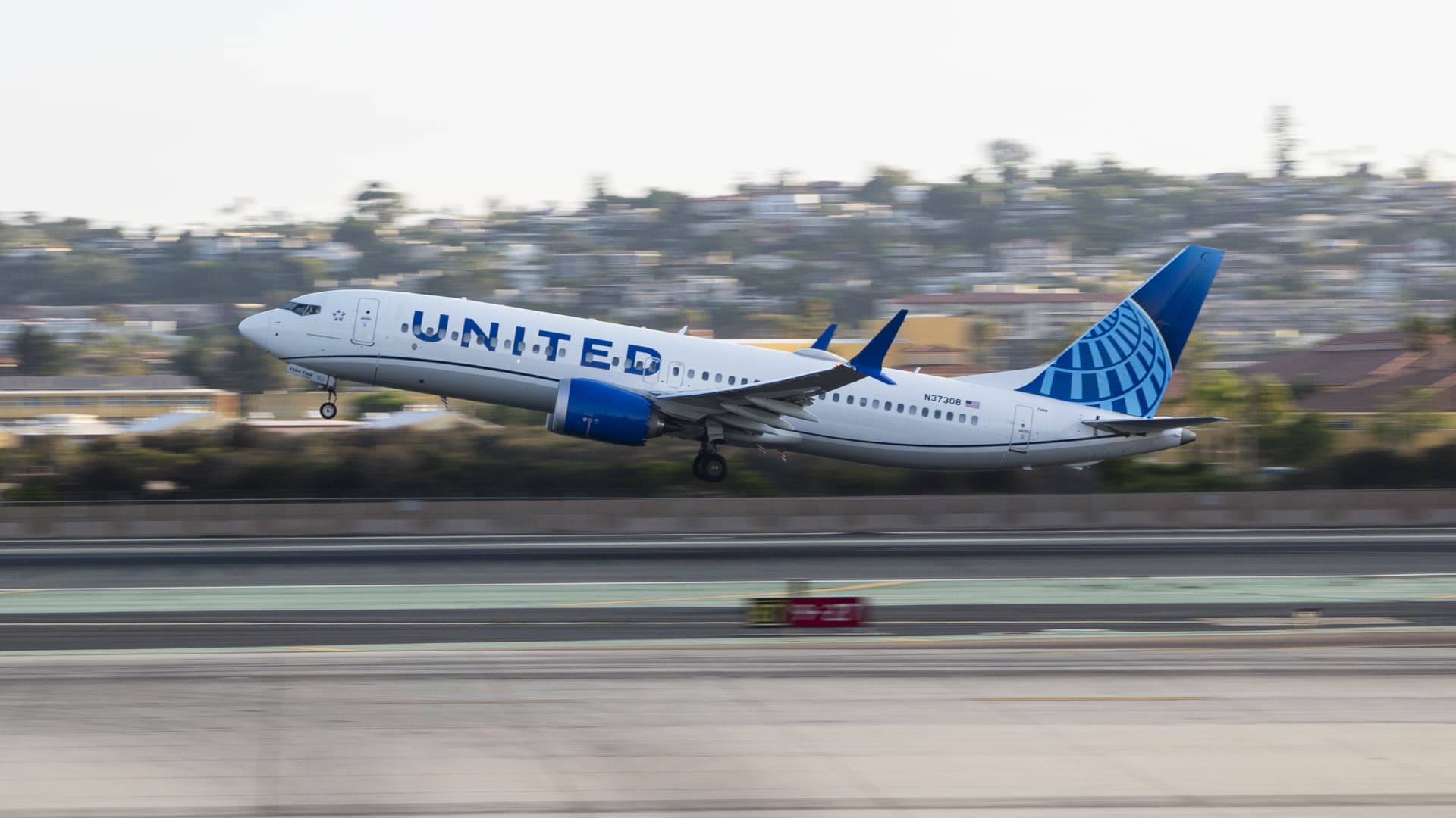 United Airlines (UAL) Soars to New Heights in 3Q 2025: Exciting Earnings Reveal Stronger Than Ever!