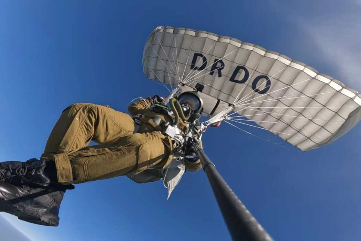 India Achieves Milestone: Indigenous Military Parachute System Tested Successfully at 32,000 Feet!