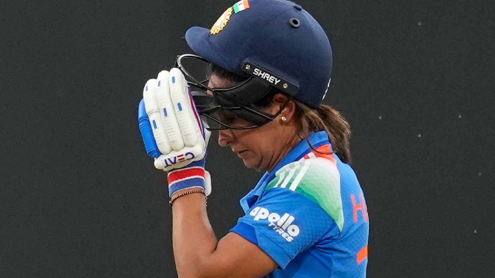 Aakash Chopra Warns of Pressure on Harmanpreet Kaur in Crucial Match