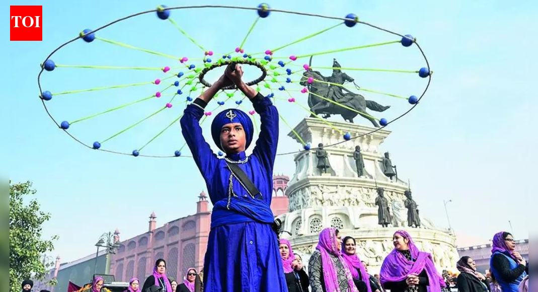 PM Modi Honors Sahibzadas' Sacrifice, Promises to Erase Slave Mentality