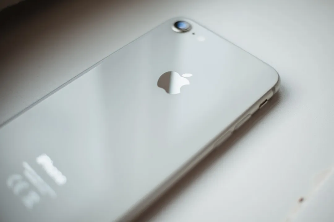 Discover the Revolutionary Crease-Free Display of the Apple iPhone Fold!
