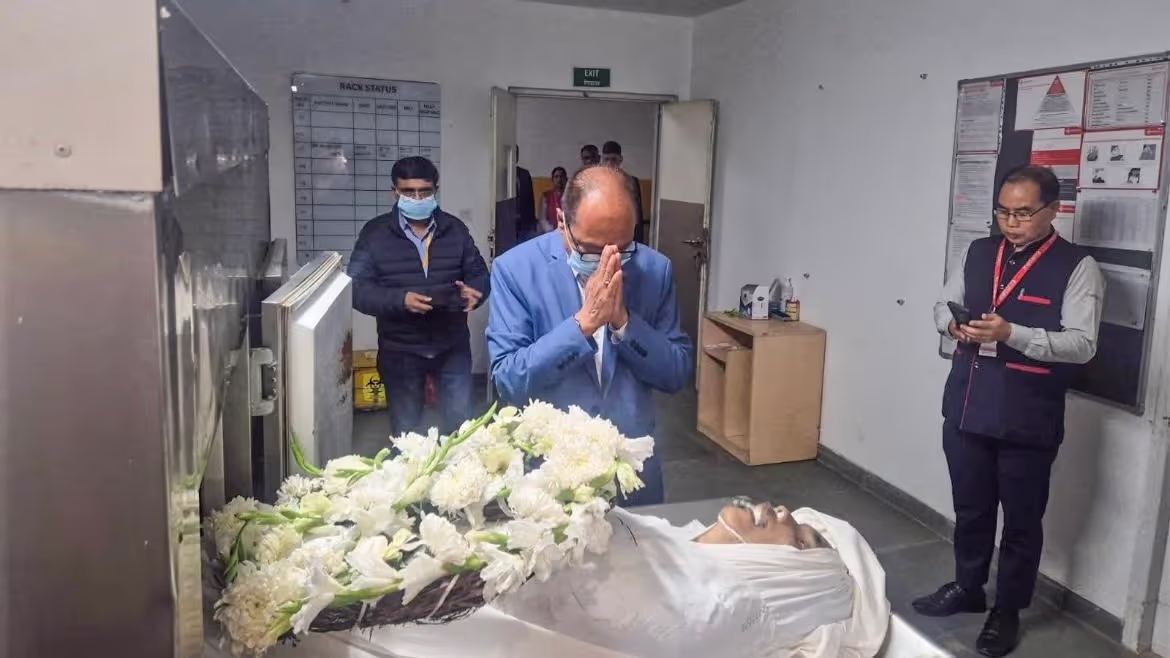 Manipur CM Pays Tribute to Vungzagin Valte; Meets Family in Delhi