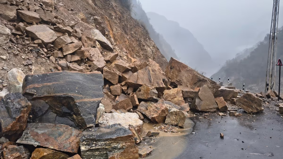 North Sikkim Landslides: 150–200 Tourists Stranded in Chungthang