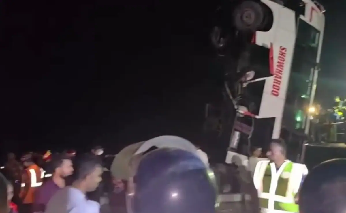 Bangladesh Bus Crash: 16 Dead, Many Missing — River Rescue Underway
