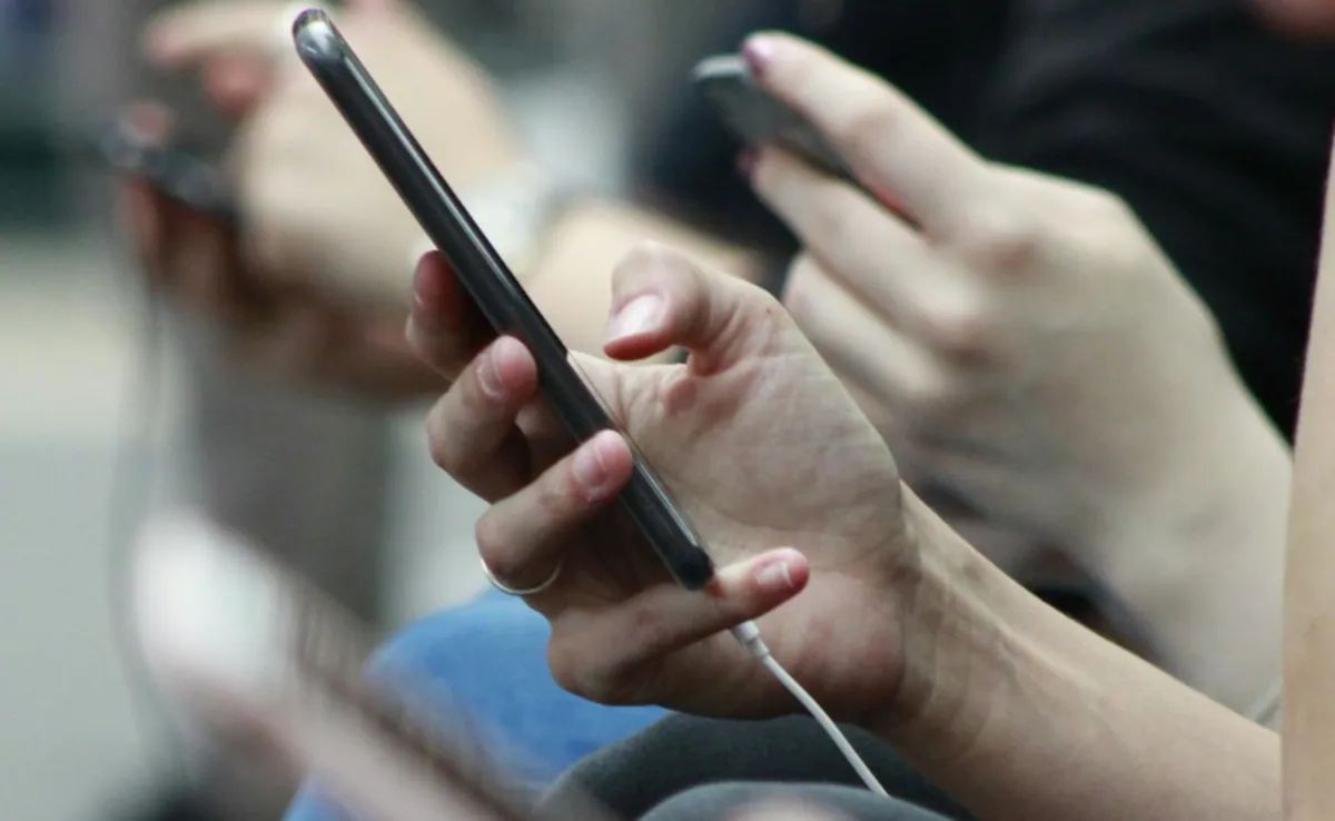 Break Phone Addiction: 60-Second Micro-Rituals to Stop Scrolling
