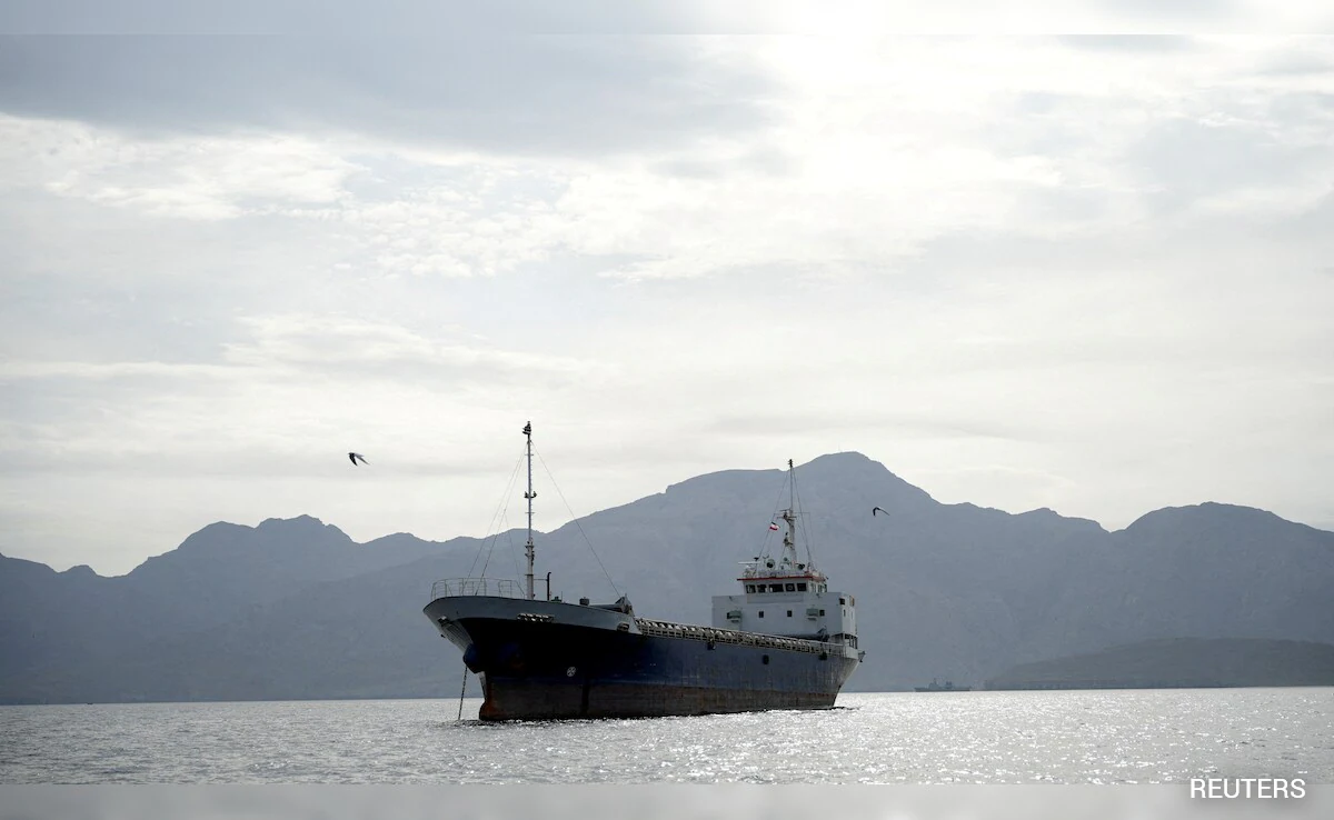 Iran May Offer Free Passage Via Oman Side of Hormuz Amid Conflict