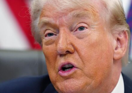 Trump Pauses Hormuz Operation Amid Iran-Israel War Push for Deal