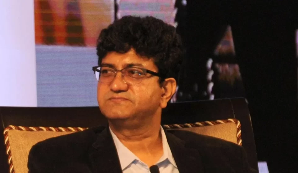 প্ৰসাৰ ভাৰতীৰ নতুন অধ্যক্ষ: বিশিষ্ট গীতিকাৰ প্ৰসুন যোশী নিযুক্ত