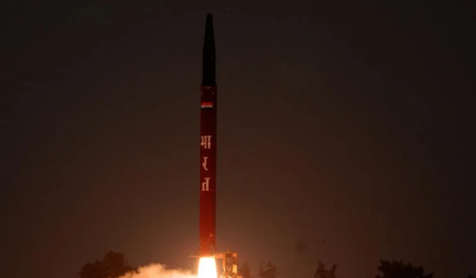 গৌৰৱময় সফলতা: ভাৰতৰ ৰক্ষাসক্ষমতাত অগ্নি-১ মিছাইলৰ সফল পৰীক্ষণ