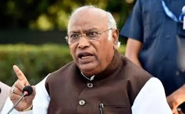 সাধাৰণ জনতা সংকটত: কংগ্ৰেছৰ তীব্ৰ অভিযোগ-বিজেপীয়ে দেশ লুটিছে