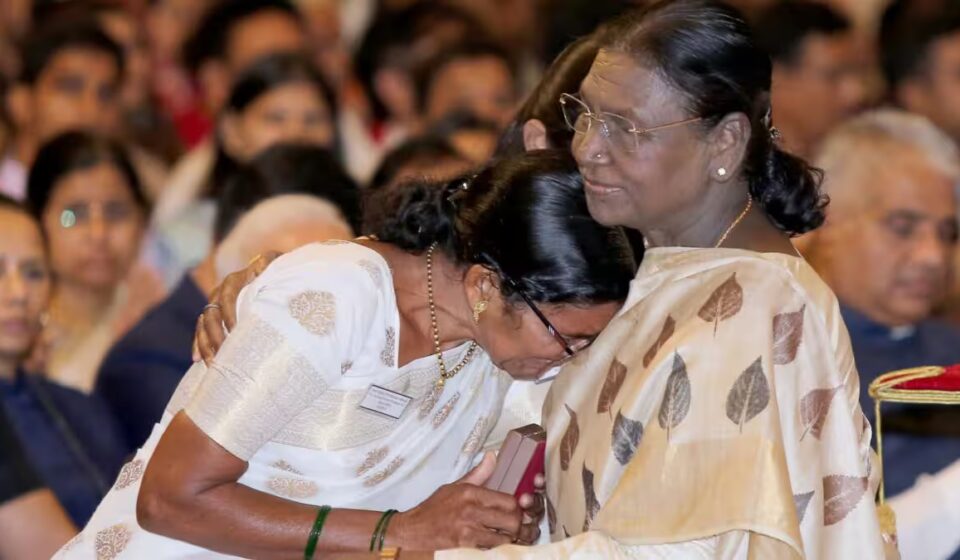 Emotional: President Murmu Comforts Martyr's Mother at Kirti Chakra