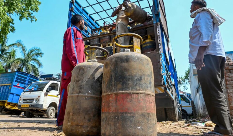 Commercial LPG Prices Soar Rs 42-53.5 in Delhi, Kolkata Amid Iran War