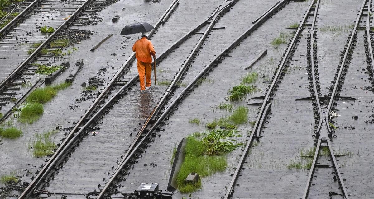 Mumbai Monsoon Live: Schools and Colleges Closed, IMD Orange Alert