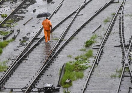 Mumbai Monsoon Live: Schools and Colleges Closed, IMD Orange Alert
