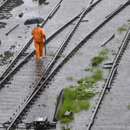 Mumbai Monsoon Live: Schools and Colleges Closed, IMD Orange Alert