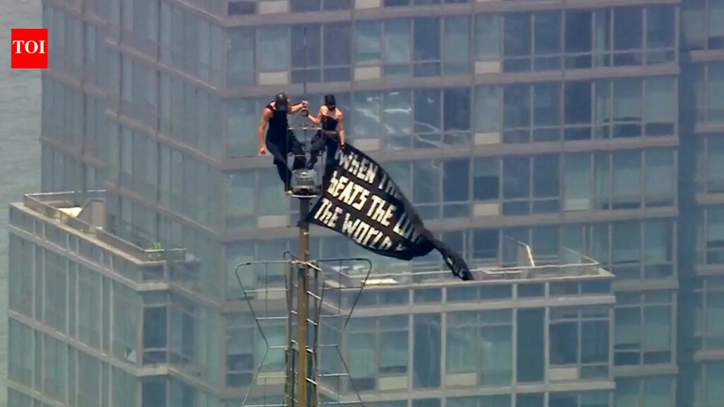 Daring Empire State Building Proposal: Couple Arrested — Video