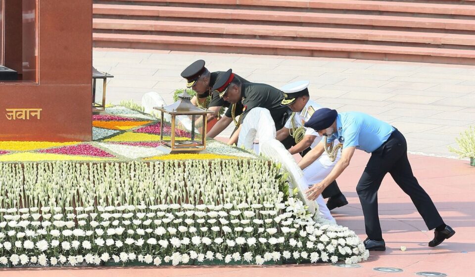 Nation Pays Moving Tribute to 527 Martyrs on 27th Kargil Vijay Diwas