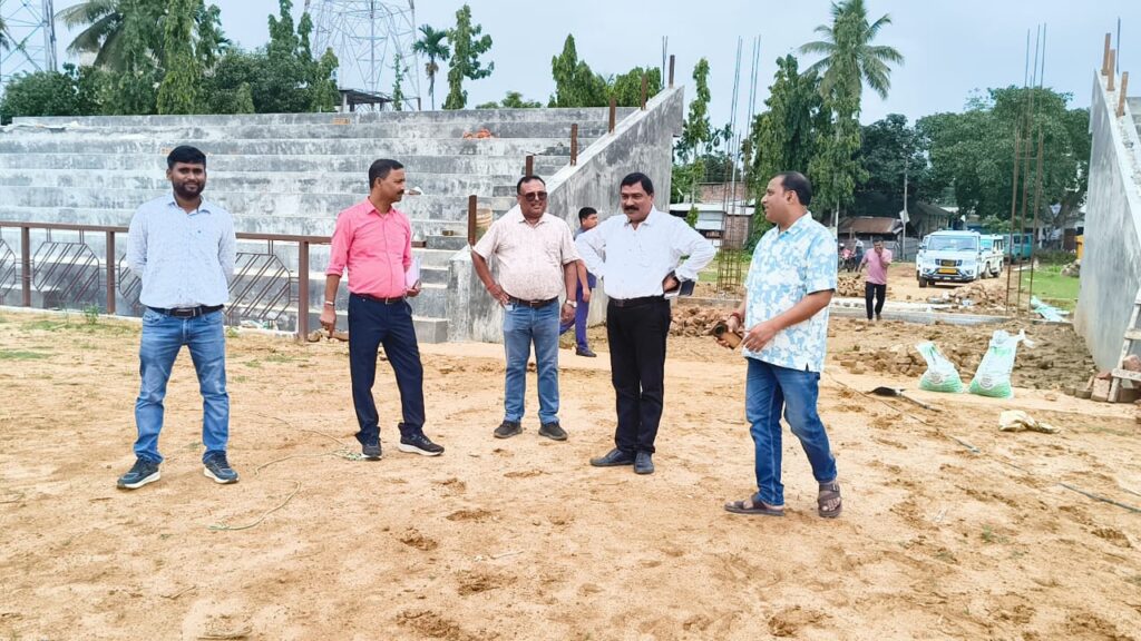 Delegation Reviews Santirbazar Municipal Plans - Key Impacts