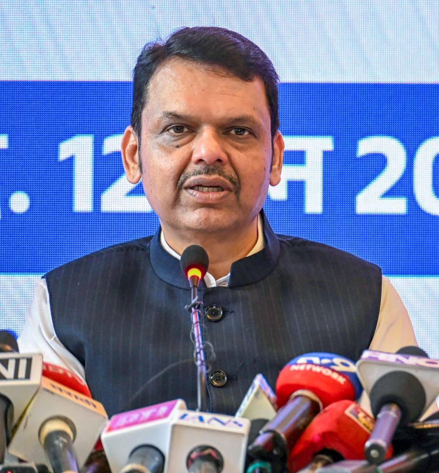 Fadnavis Orders Swift Rescue: 404 Maha Citizens Safe, 338 Contacted