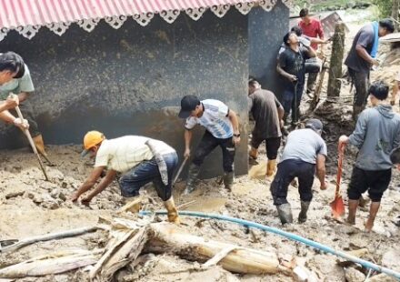 Rimbi Residents Clear Debris as Weather Improves, Bringing Relief