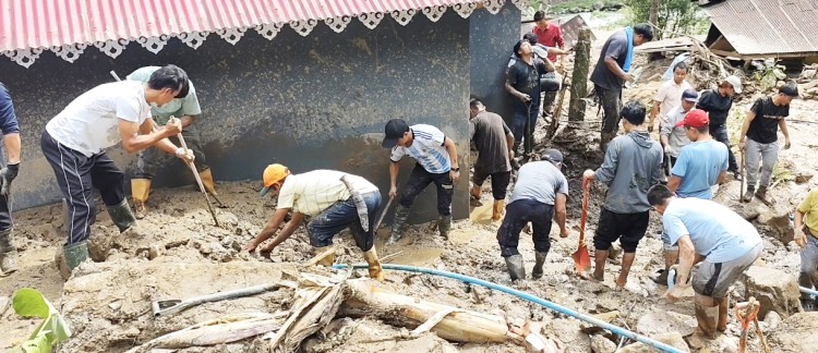 Rimbi Residents Clear Debris as Weather Improves, Bringing Relief