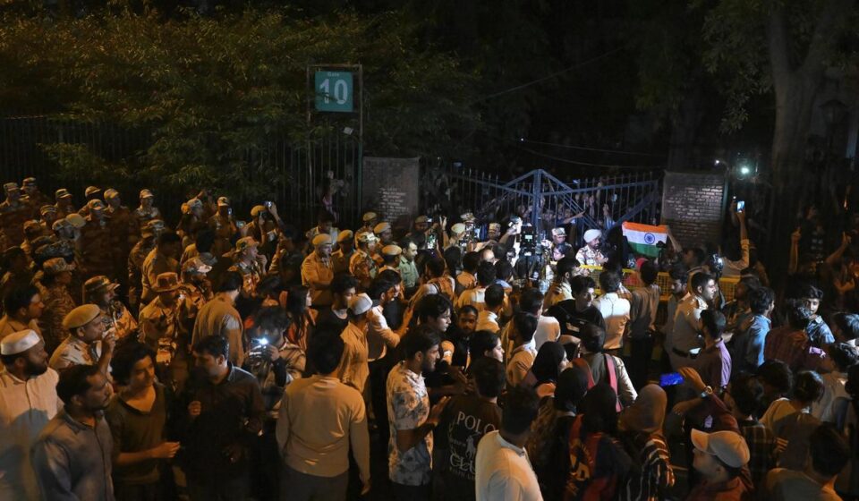 Jamia Students Scale Gates to Join Protest Amid Heavy Police Presence
