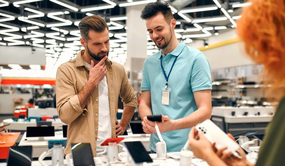 Apple Employees Warn iPhone Buyers: What You Must Know Now